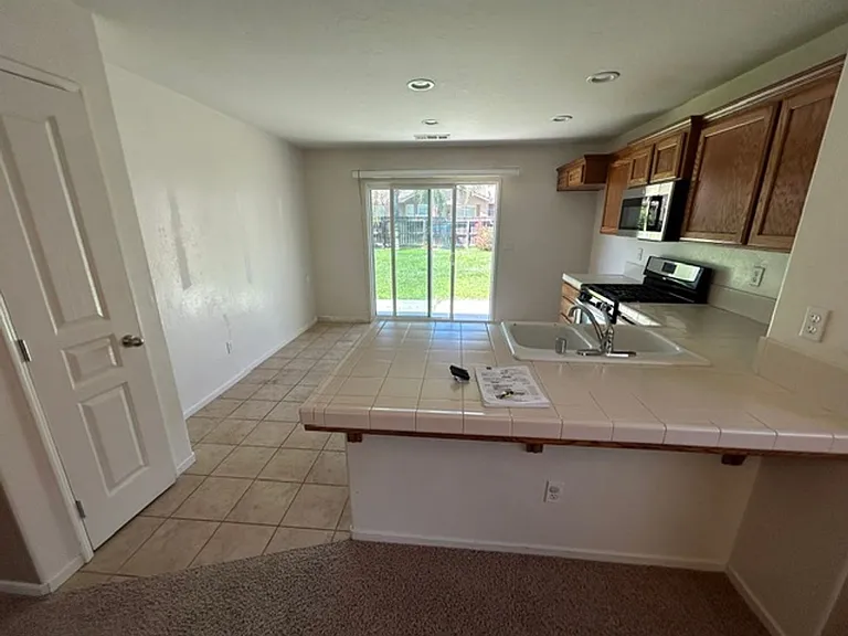 6336 W Clinton Ct — Photo 3