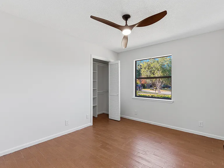 404 Westgate Cir — Photo 16