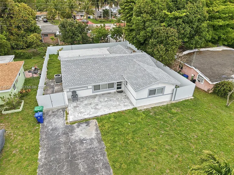 7051 SW 29th St — Photo 20