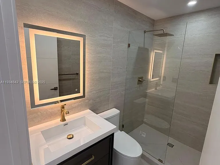 2436 SW 7th St #3 — Photo 4