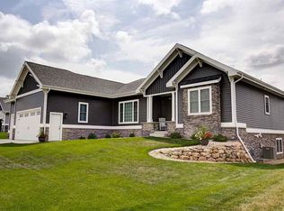 821 Victor Ln, Waunakee, WI 53597