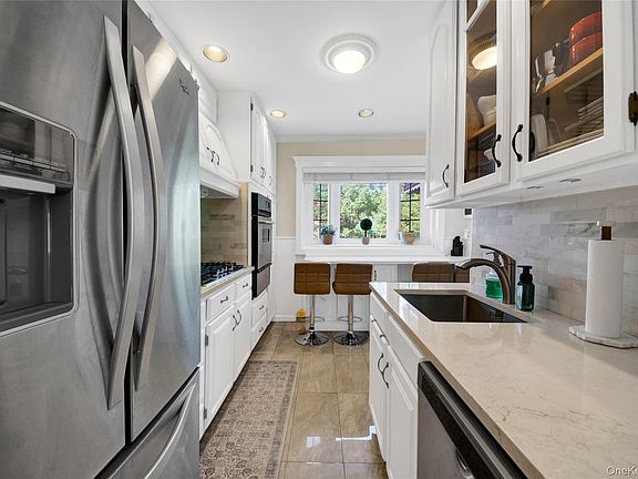 5th image of 258 Revere Avenue