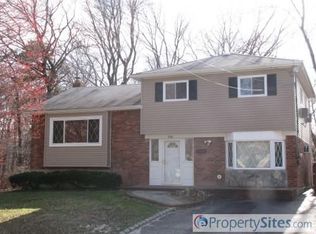 250 Woods Rd, North Babylon, NY 11703