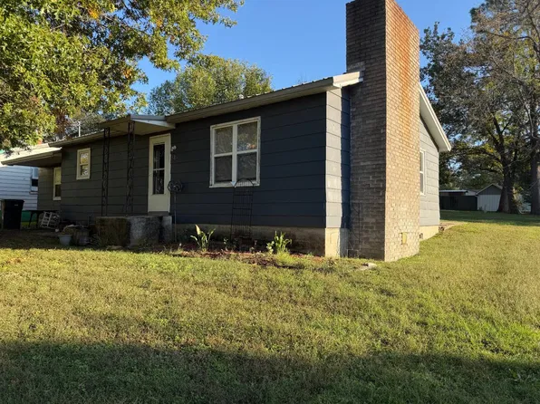 316 Elm St, Chetopa, KS 67336