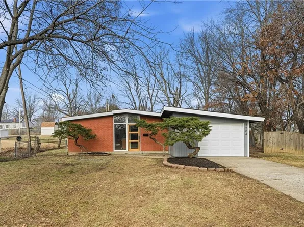 1204 NE 67th St, Gladstone, MO 64118