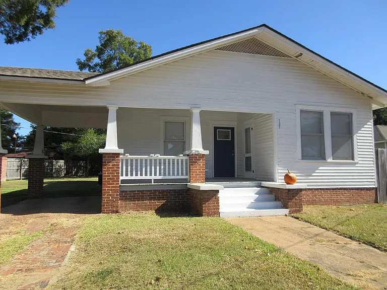 121 W Orange St — Photo 1