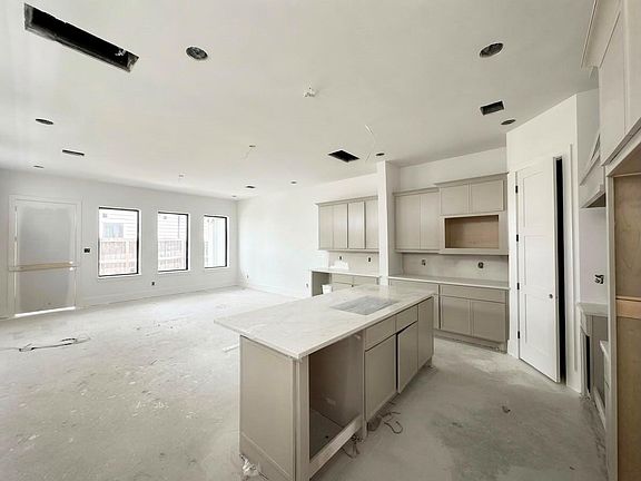 5th image of 1310 Nagle St