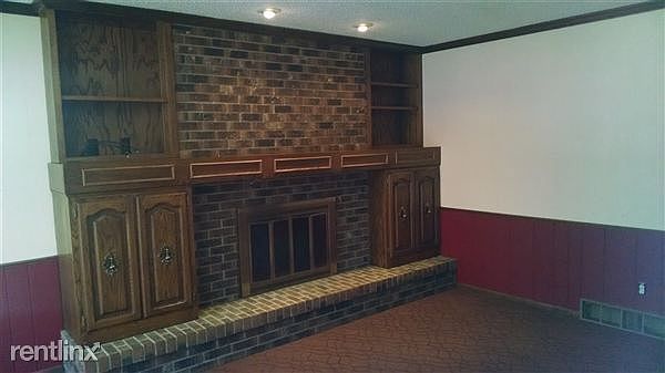 Main floor family room/fireplace