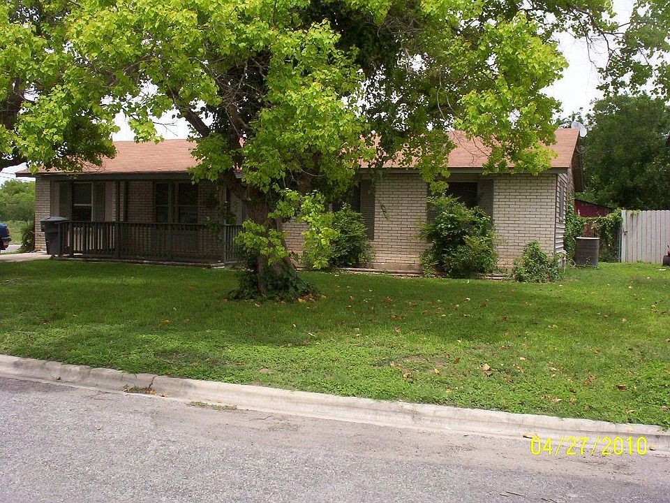 300 Studer Cr. Front