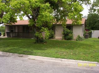 300 Studer Cres, Uvalde, TX 78801