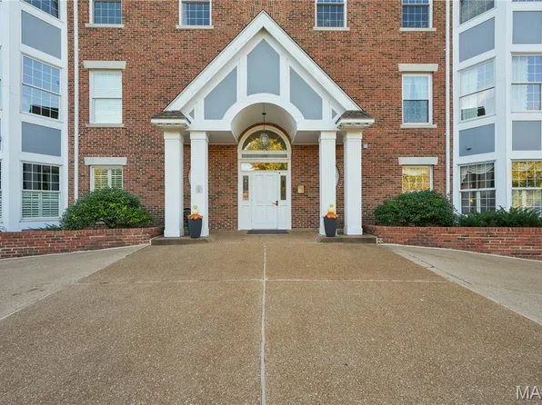 450 E Lockwood Ave APT 303, Saint Louis, MO 63119