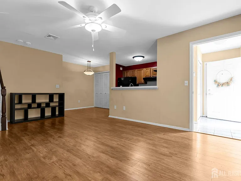 19 Delavan Ct — Photo 10