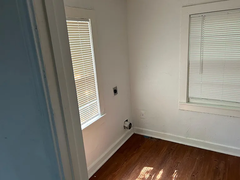913 Longino St — Photo 14