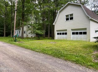 155 Perry Rd, Greentown, PA 18426