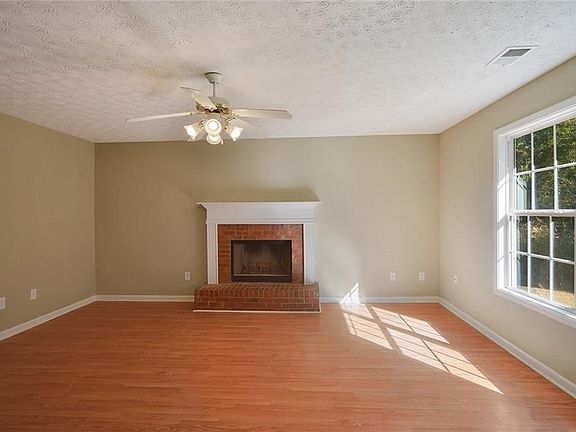 5th image of 513 Plantation Creek Dr