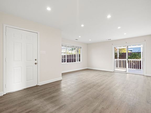 3rd image of 523 Oak Ave