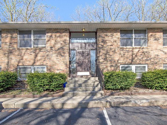3rd image of 130 S Clarendon St APT 2