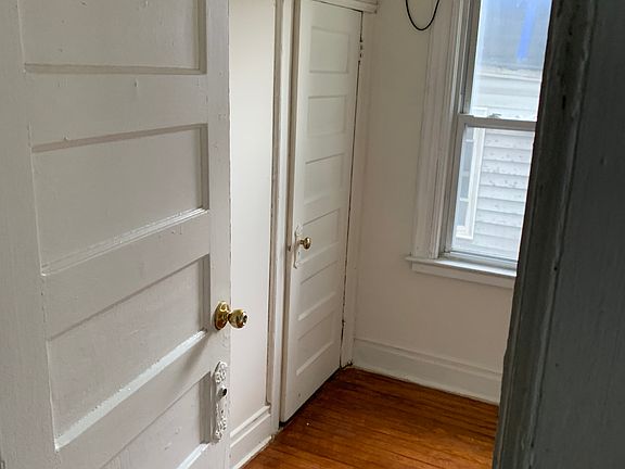 5th image of 20 Franklin Ter APT 2