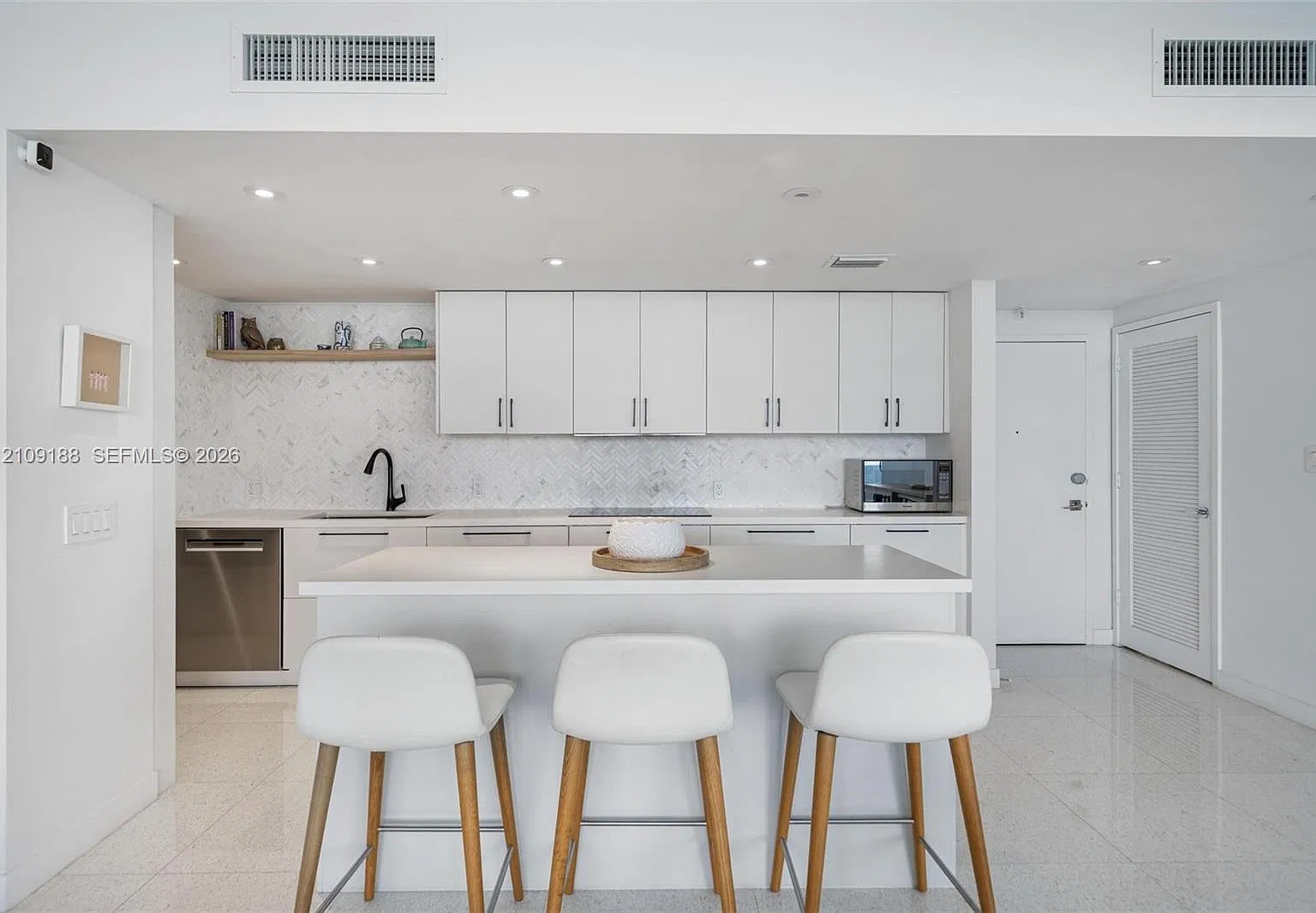 20 Island Ave — Photo 4