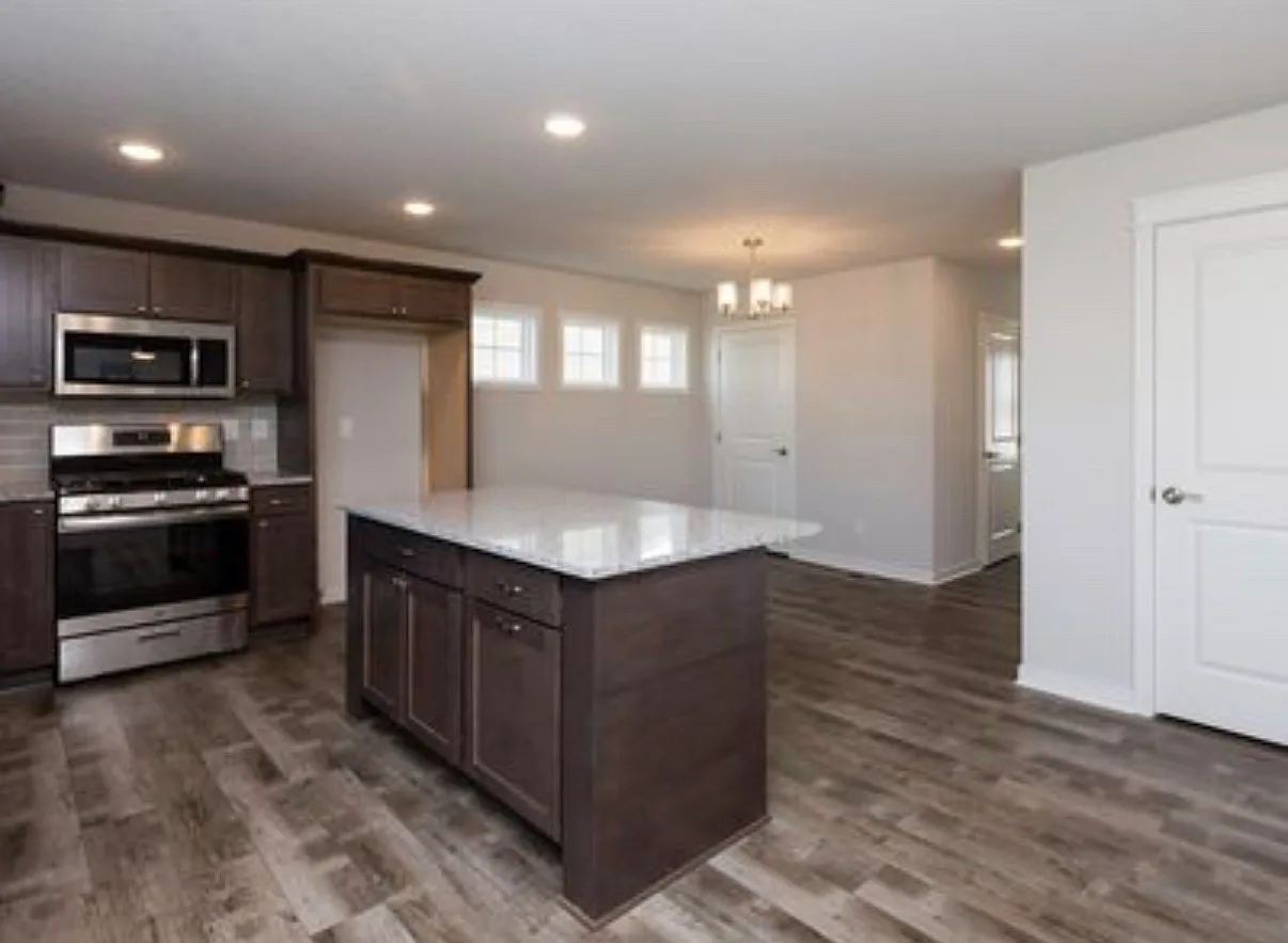 4 bed, 2.5 bath, 1664 sqft, $2,195 — Photo 4