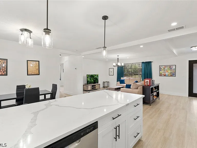 614 Canton Ave — Photo 10