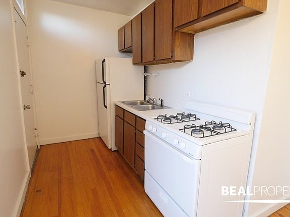 3rd image of 1202 W Wellington Ave #3
