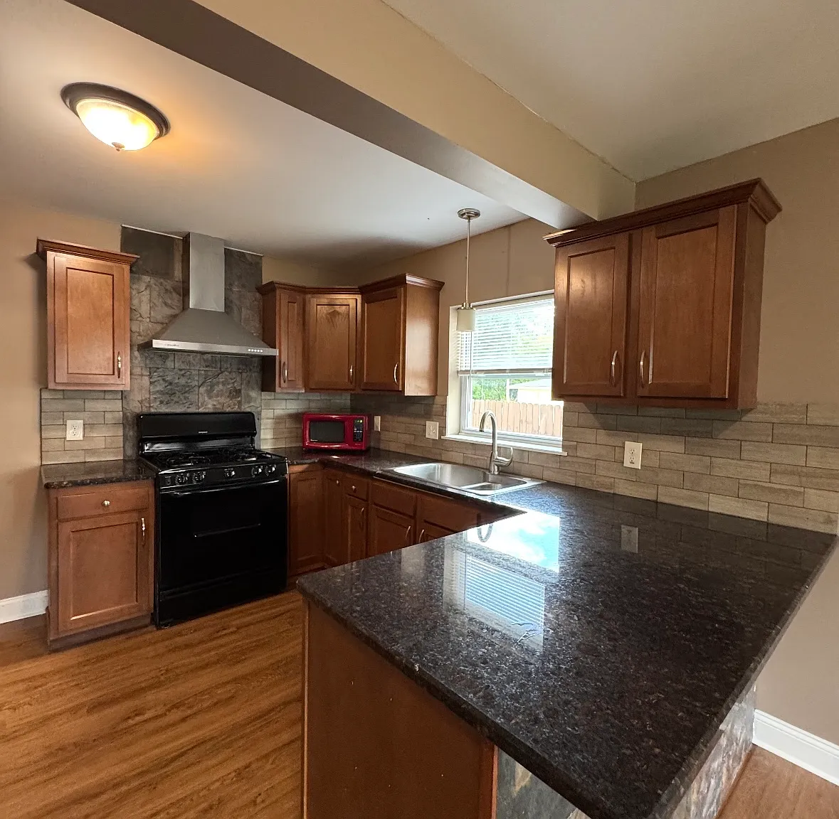 2 bed, $1,350 — Photo 2