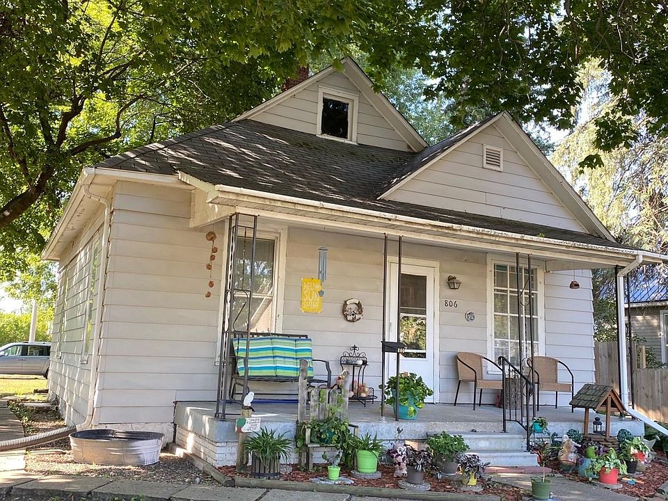 1st image of 806 3rd Ave E