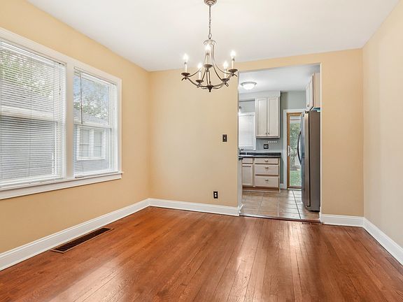5th image of 104 S Harvard Ave