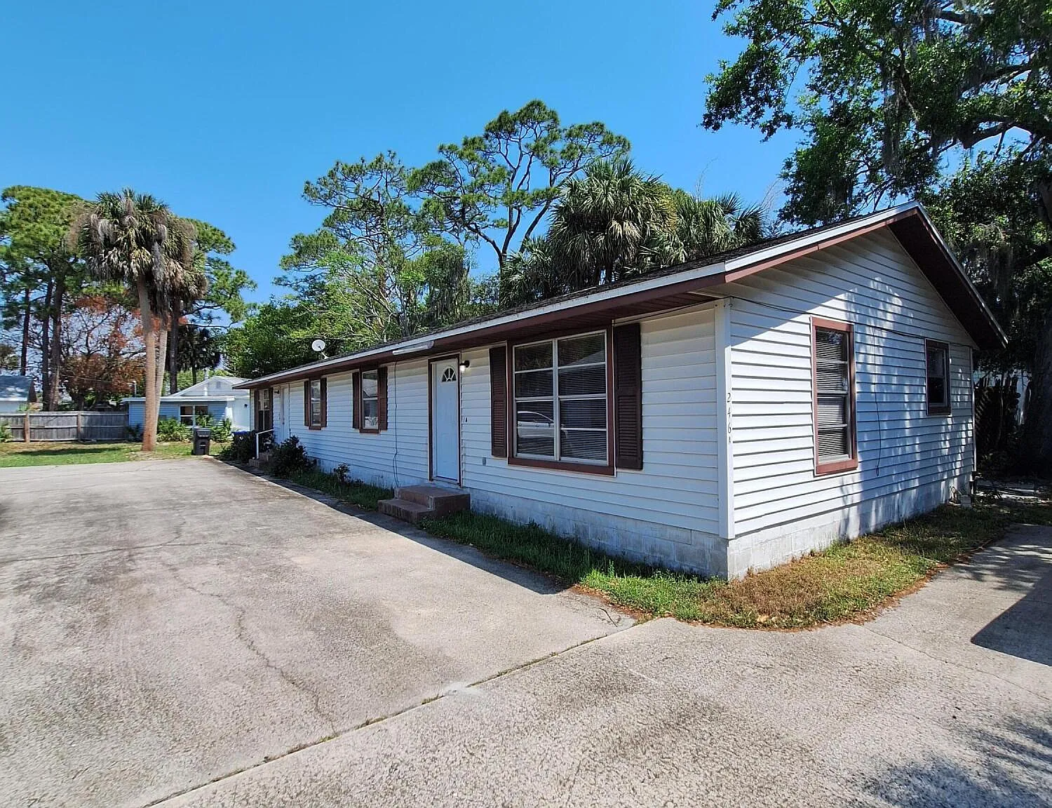 2 bed, 1.0 bath, 2730 sqft, $1,200 — Photo 1
