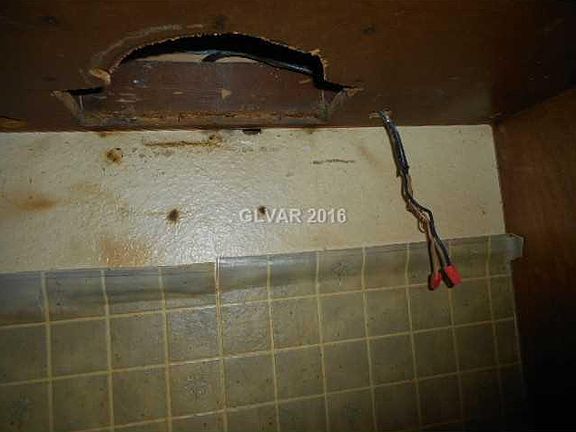 5th image of 363 S Tonopah Dr