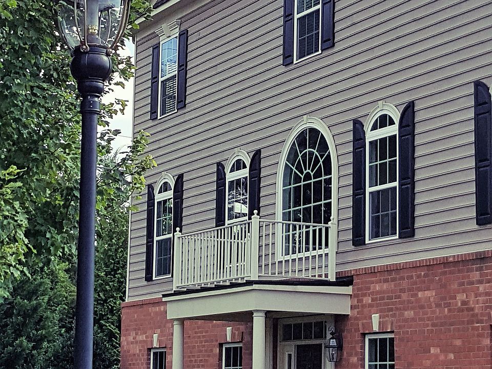 1st image of 220 Siena Ln