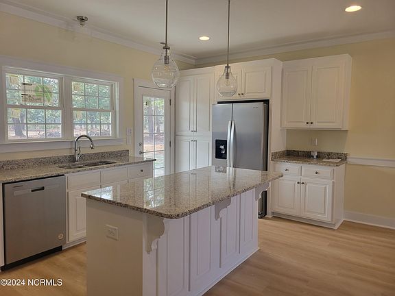 4th image of 1025 Birchwood Drive