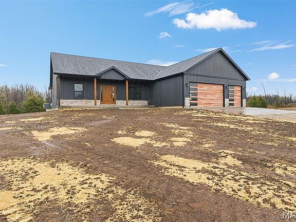 4th image of 102 Oak Hall Rd