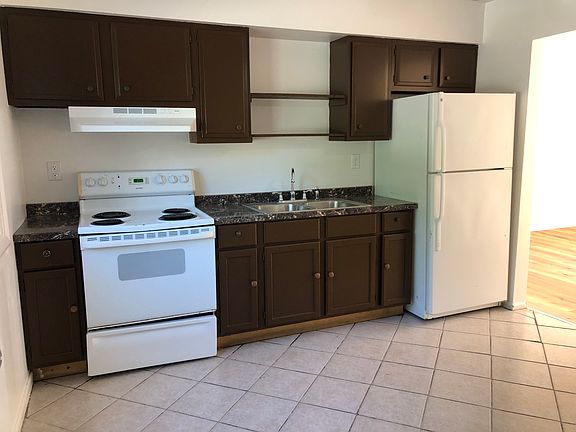2nd image of 303 Wilshire Dr #2