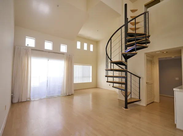 12060 Hoffman St Unit 303, Studio City, CA 91604