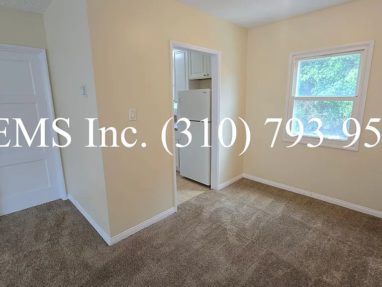 Bright Upstairs 1 Bedroom Apartment w/ Shared Garage Parking — Photo 6