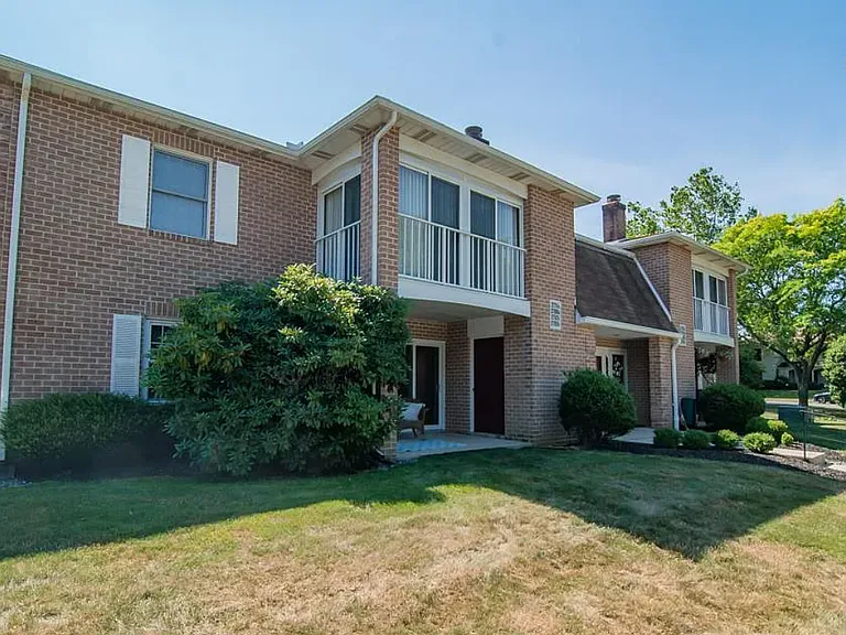 2705 Rolling Green Dr — Photo 1