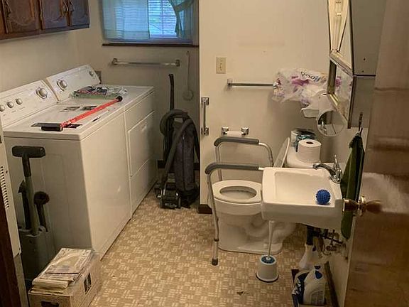 4th image of 7633 Pamela Ln