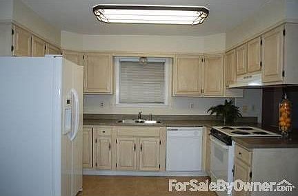 2nd image of 205 Saint Nicholas Dr