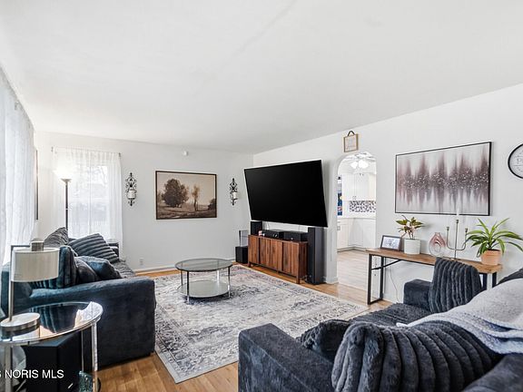 3rd image of 146 Clifton Ave