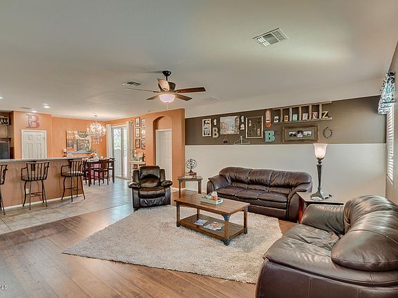 3rd image of 3855 S Vineyard Ave
