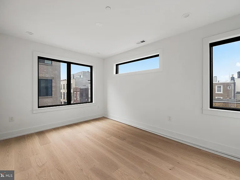 706 Latona St #J — Photo 24