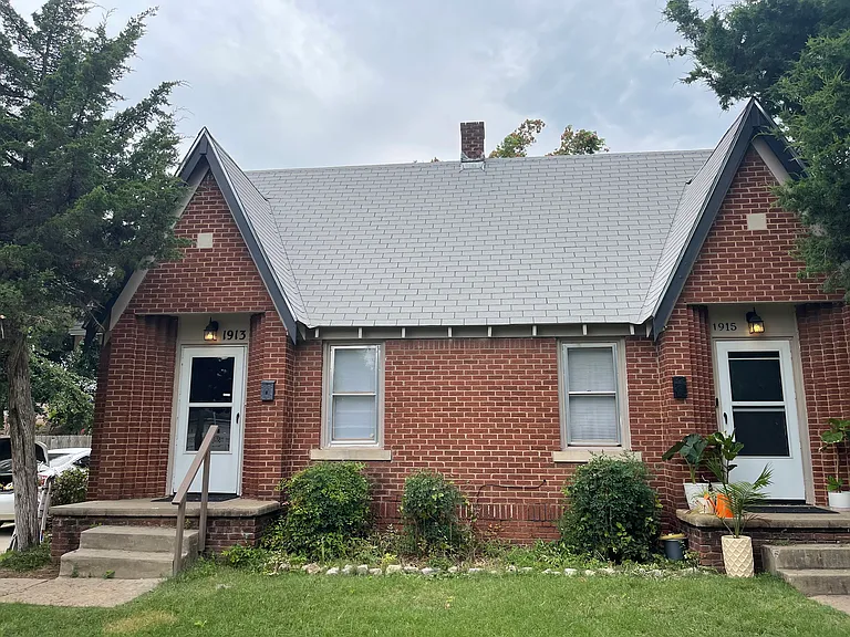 1913 N Ross Ave — Photo 1