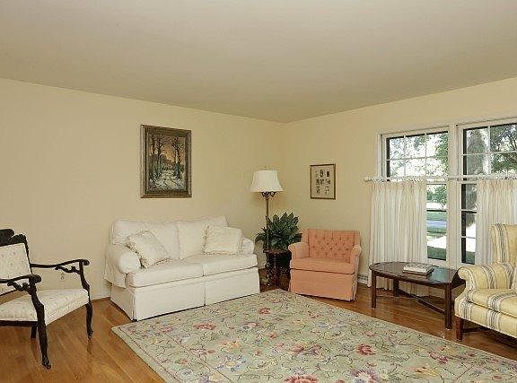 4th image of 3412 Lansdowne Dr