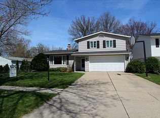 2718 Virginia Dr SE, Cedar Rapids, IA 52403