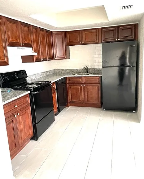 Pacifico Apartments — Photo 11