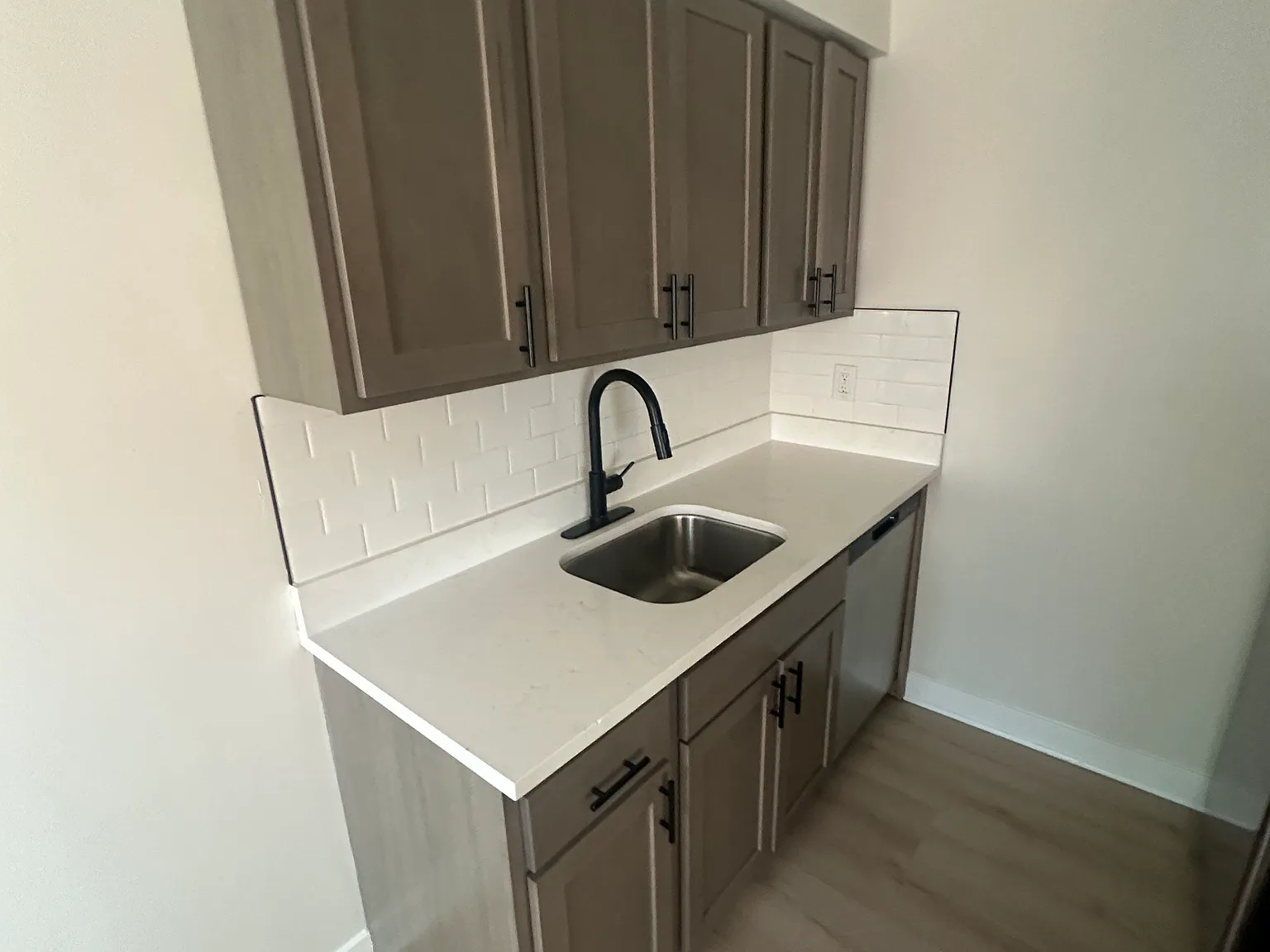 2 bed, 800 sqft, $1,425 — Photo 2