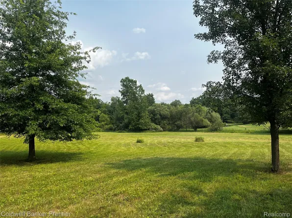 3975 Hagerman Rd, Leonard, MI 48367