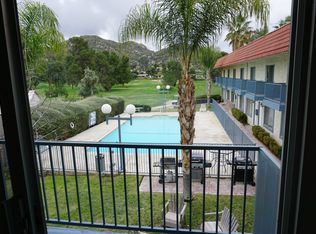 525 E Thornton Ave APT 14, Hemet, CA 92543